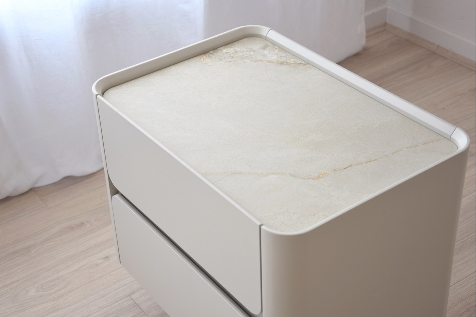 MESA AUXILAIR N.62. CERAMICO MATE Y GRIS