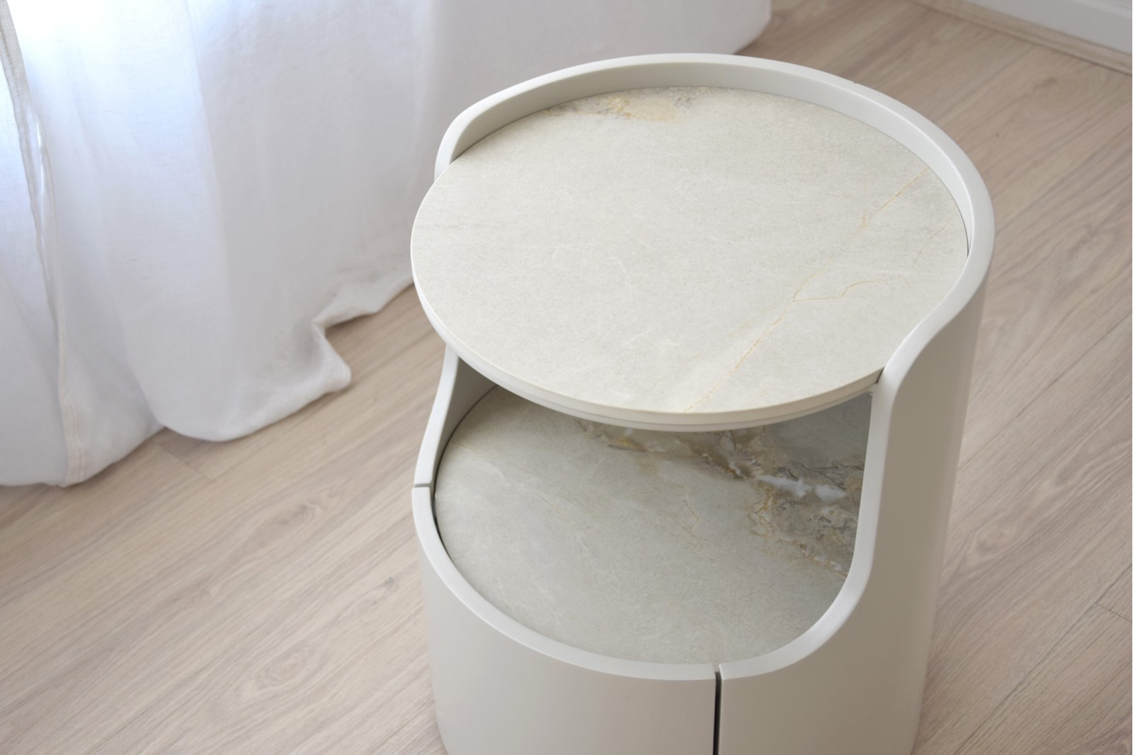 MESA AUXILIAR N.71. CERAMICO MATE Y GRIS