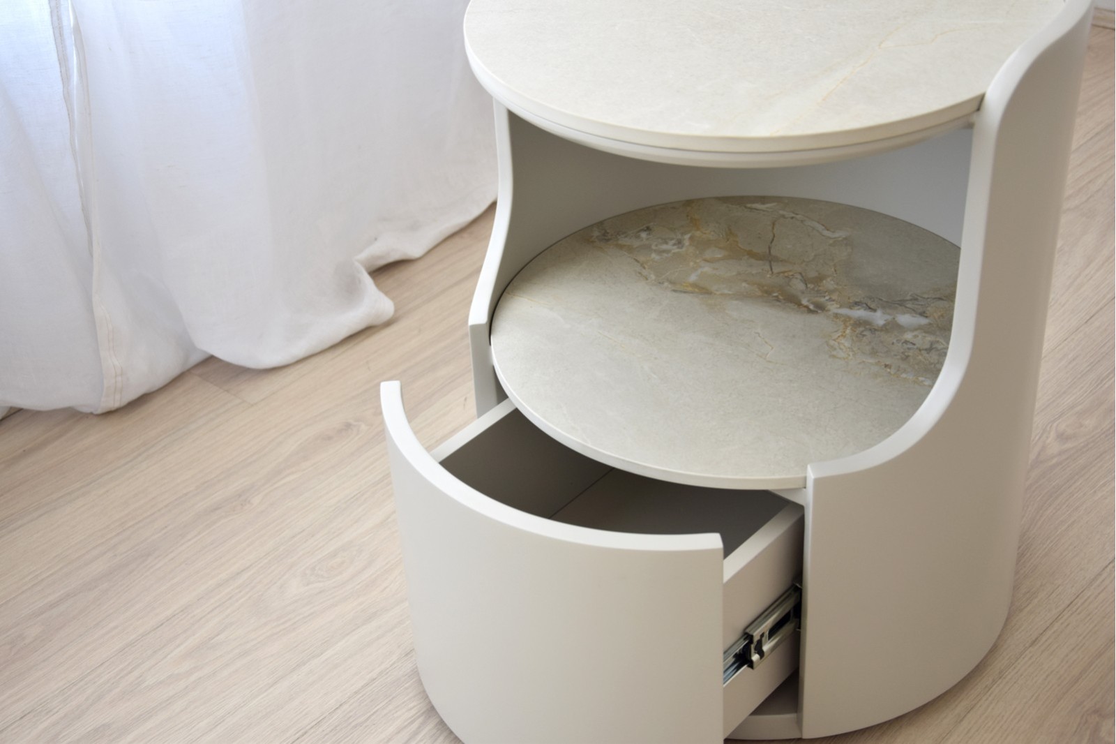 MESA AUXILIAR N.71. CERAMICO MATE Y GRIS