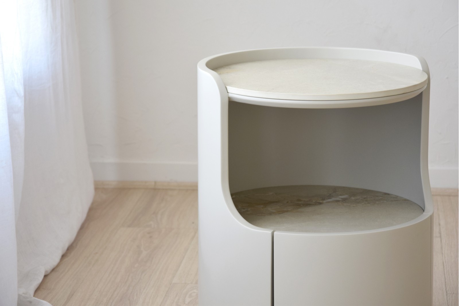 MESA AUXILIAR N.71. CERAMICO MATE Y GRIS