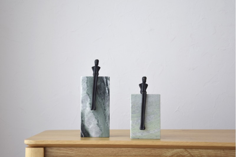 COLECCIÓN ESPERANDO: ESCULTURAS MÁRMOL VERDE Y METAL | VP Interiorismo