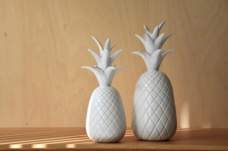 PINEAPPLE COLLECTION. CERAMIC SCULPTURE WHITE GLOSSY