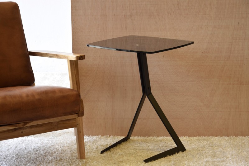 SIDE TABLE GLASS TOP AND BLACK METAL