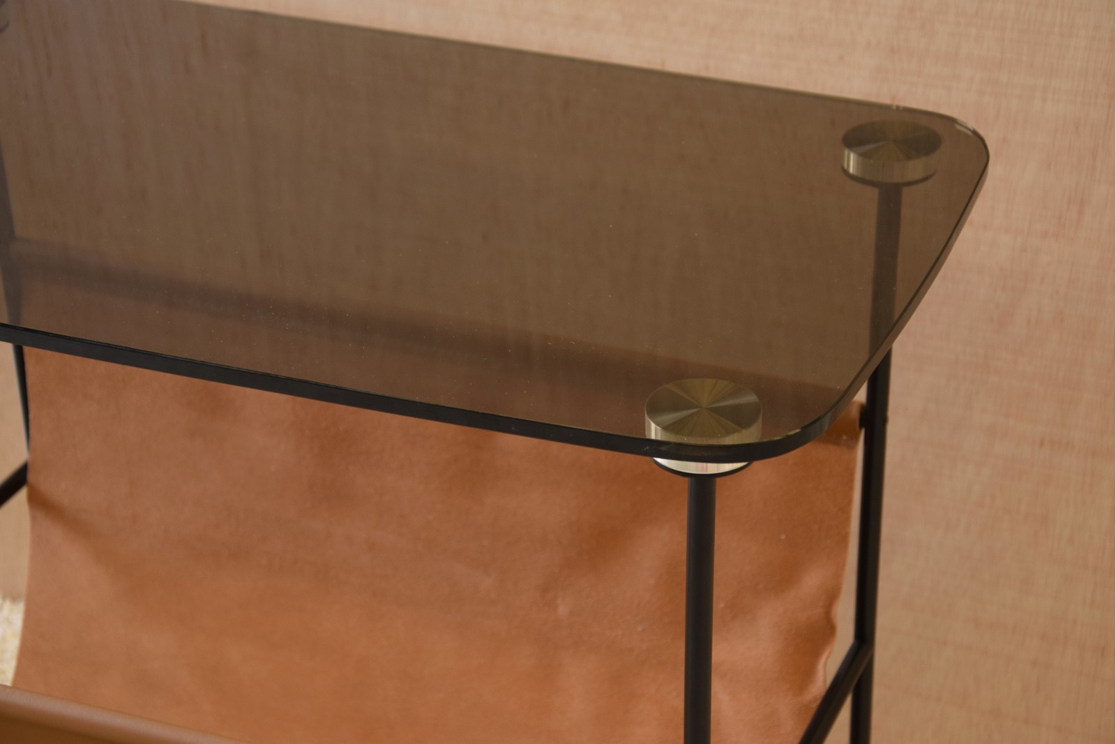 SIDE TABLE WITH FOLDER