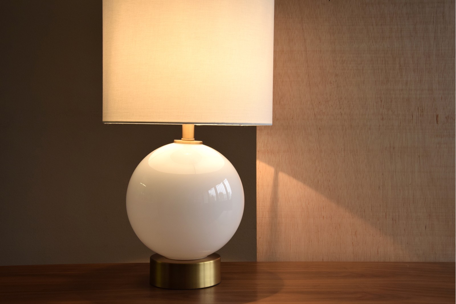 WHITE GLASS TABLE LAMP SPHERE  WITH SHADE