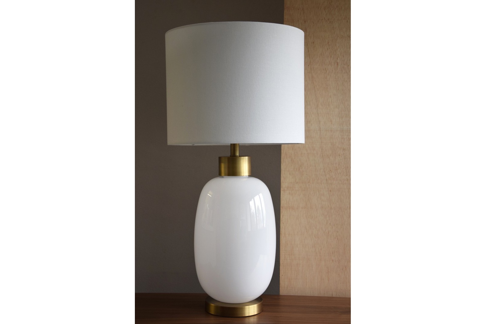 WHITE GLASS TABLE LAMP OVAL WITH SHADE
