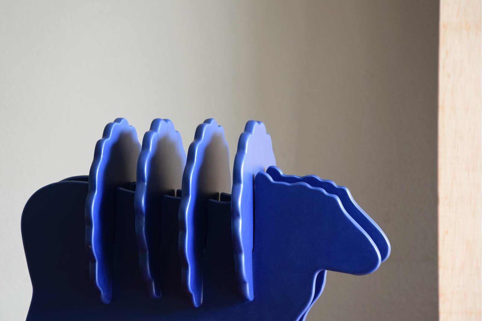 SCULPTURE DE MOUTON GERTRUDIS. BLEU MAT 