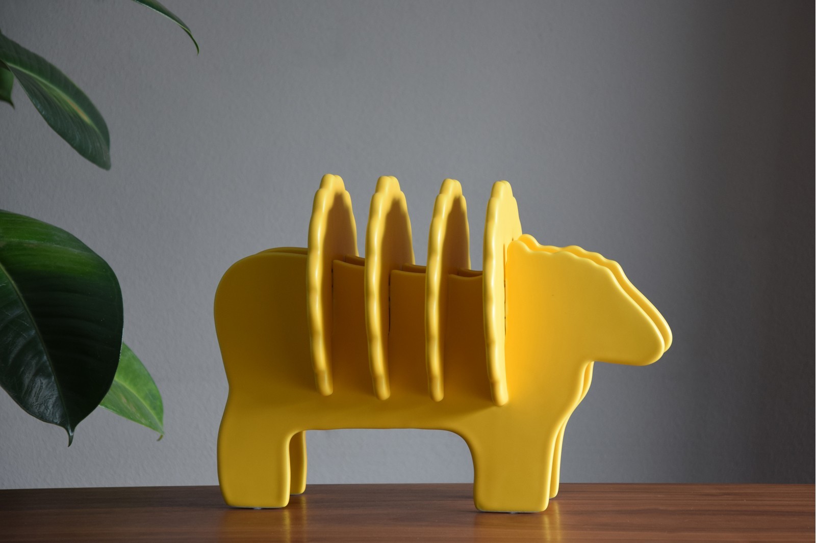 SCULPTURE DE MOUTON GERTRUDIS. MATT JAUNE 