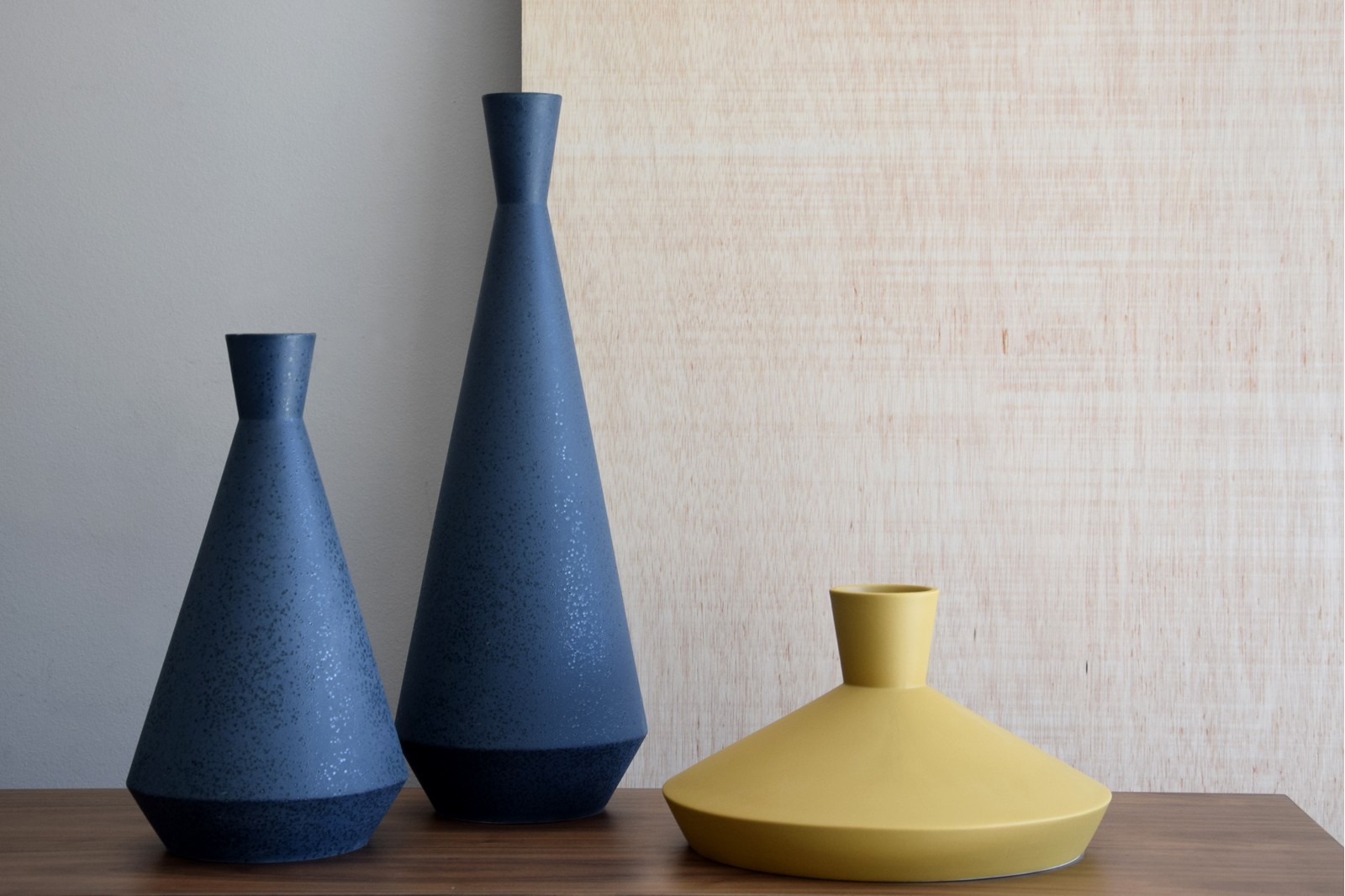 NORDIC COLLECTION: CERAMIC VASES AND CENTREPIECE