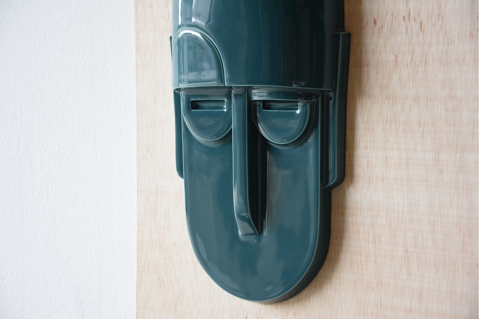 MASKS COLLECTION GREEN GLOSSY.  WALL