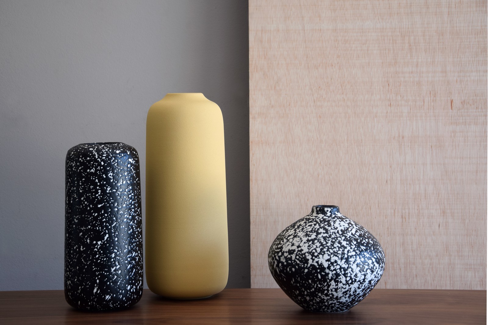 NANA COLLECTION:  CERAMIC VASES AND CENTREPIECE