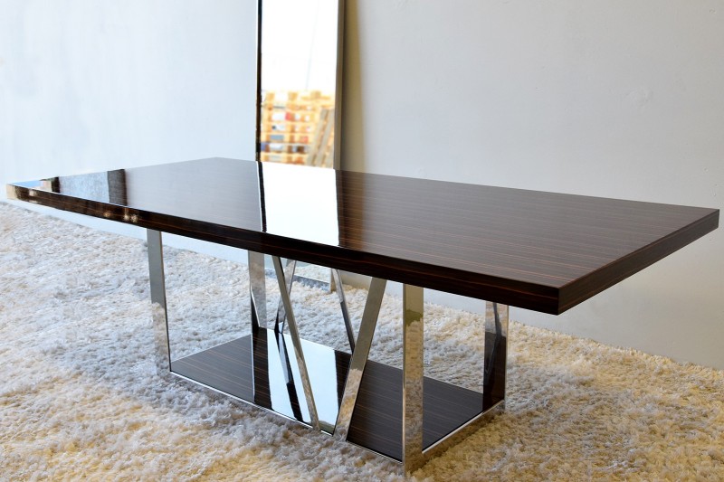 DINING TABLE. HIGH GLOSS EBONY AND STEEL BASE. PE