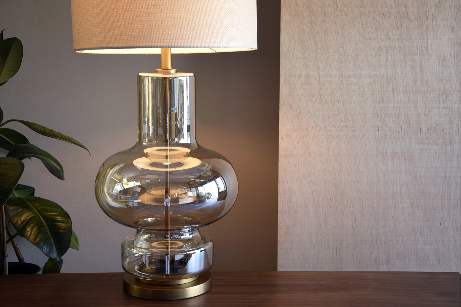 AMBER GLASS TABLE LAMP WITH SHADE