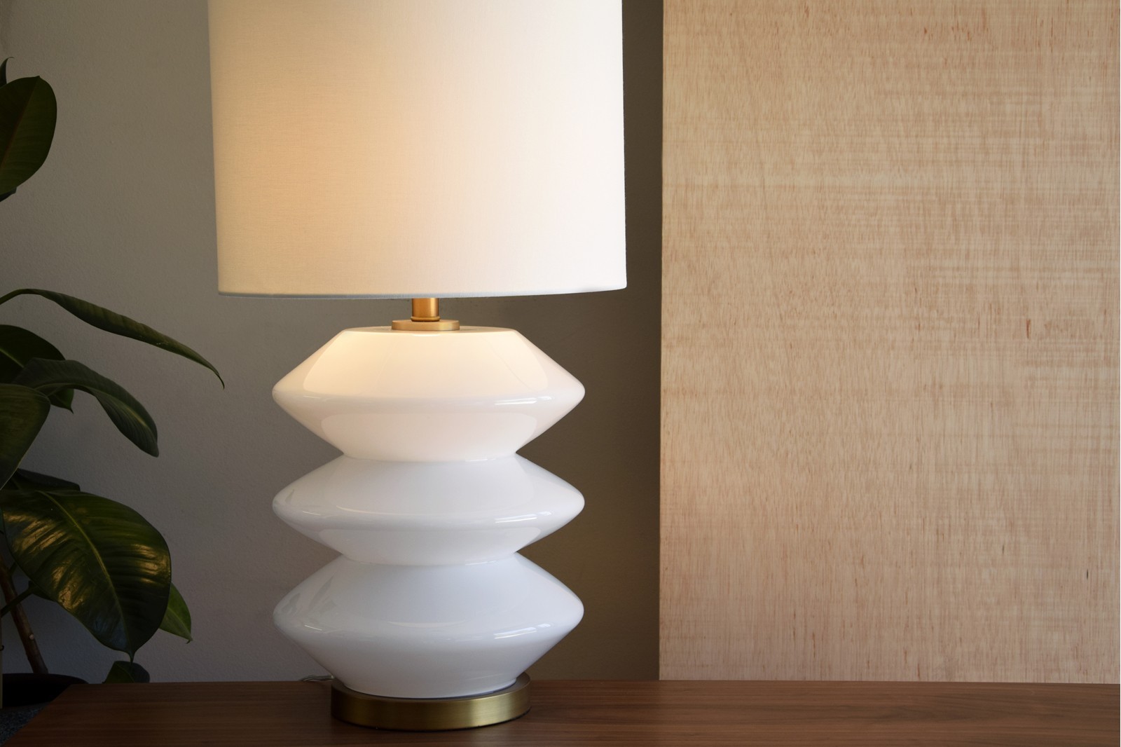WHITE GLASS TABLE LAMP ZIG ZAG WITH SHADE