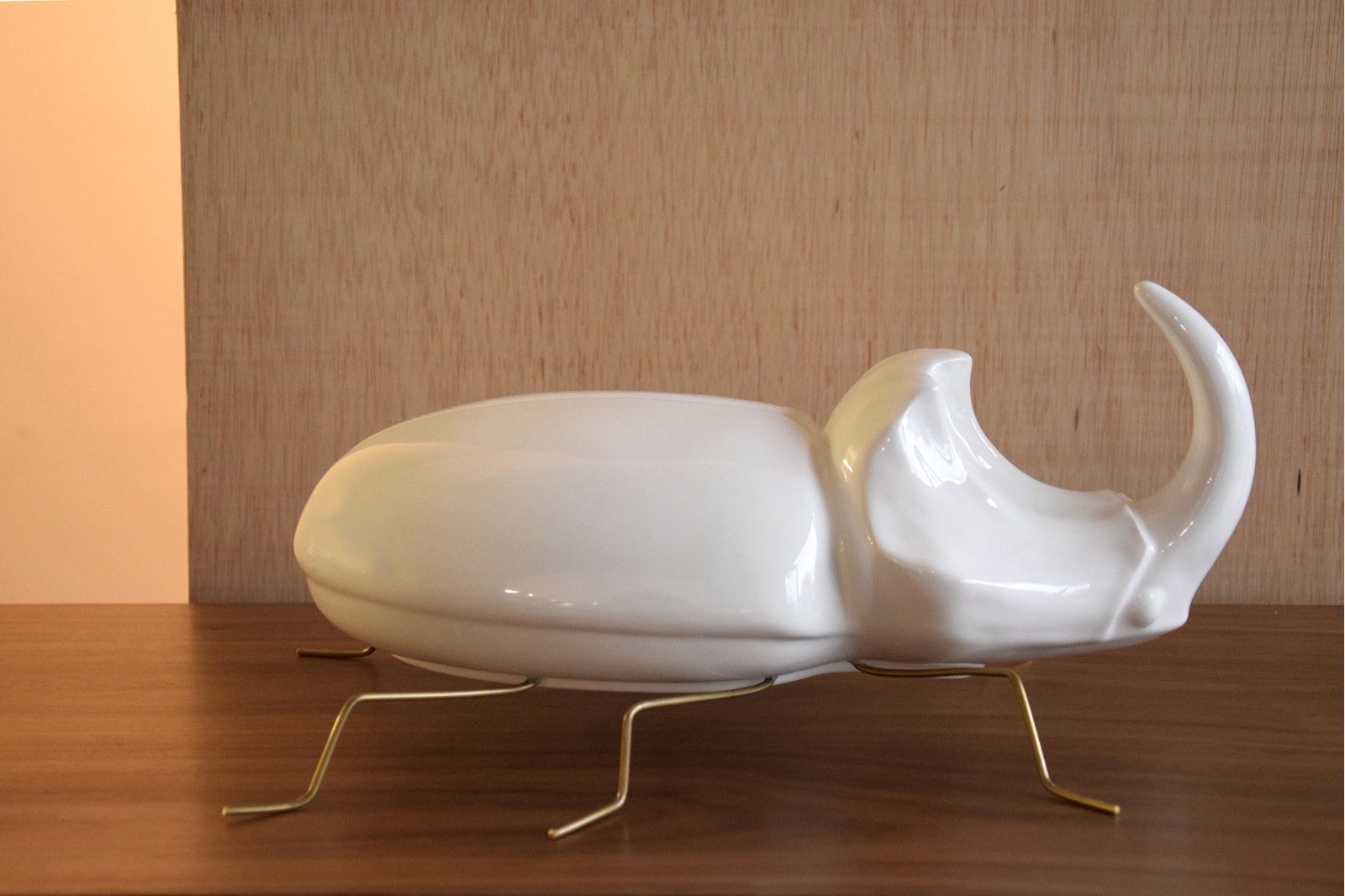 HORN BEETLE SCULPTURE. CERAMIC. GLOSSY WHITE