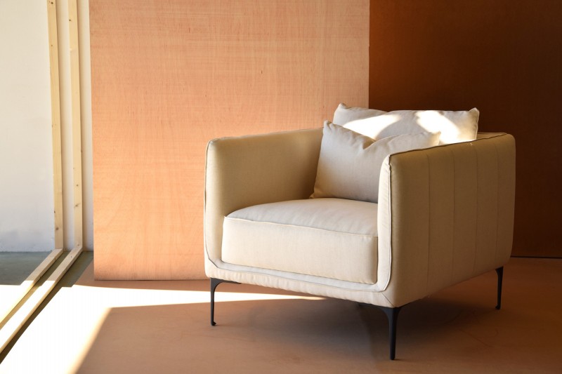 ARMCHAIR WITH BEIGE LINEN COVER