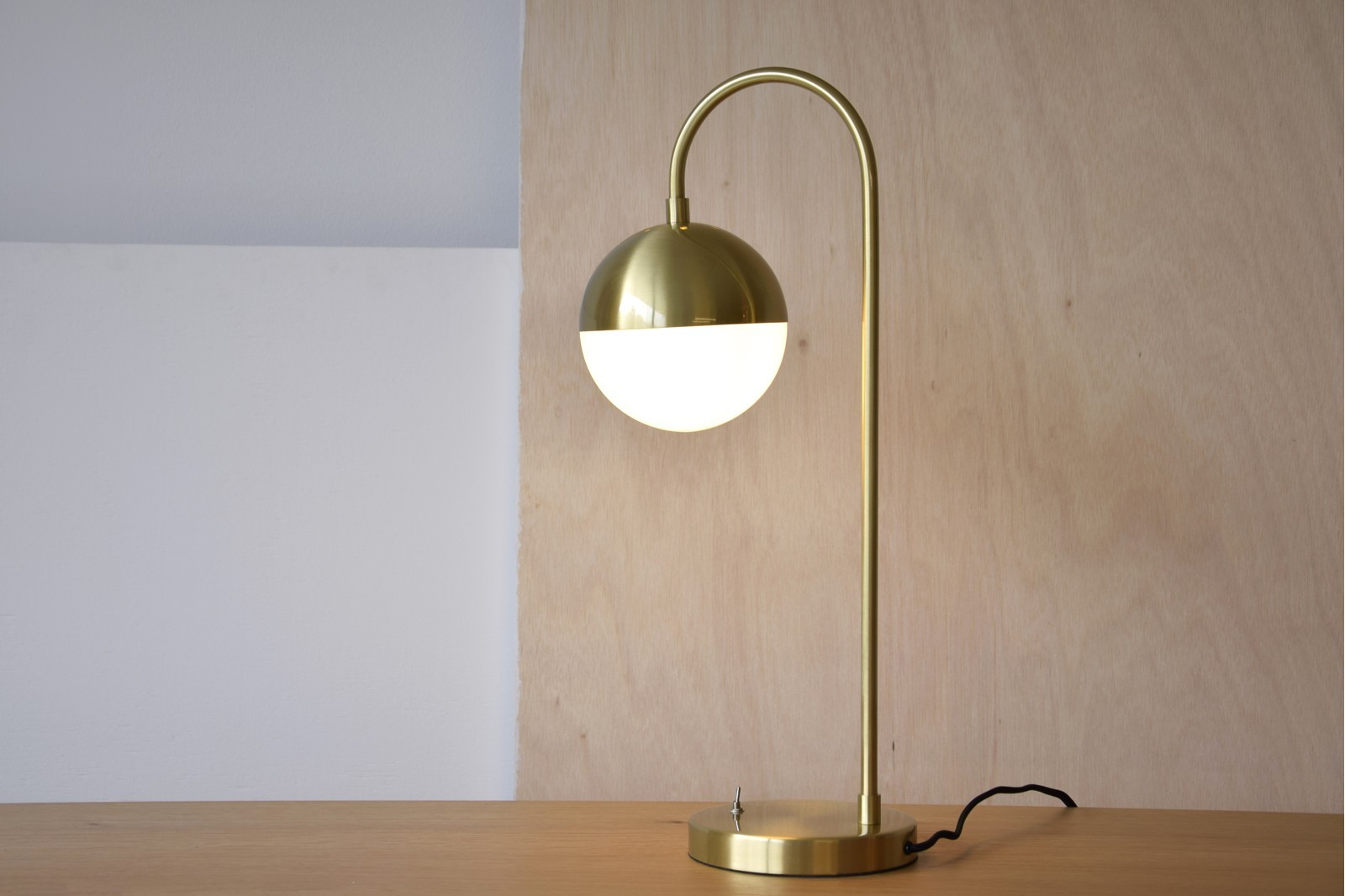 TABLE LAMP AGARIMO. METAL-GLASS