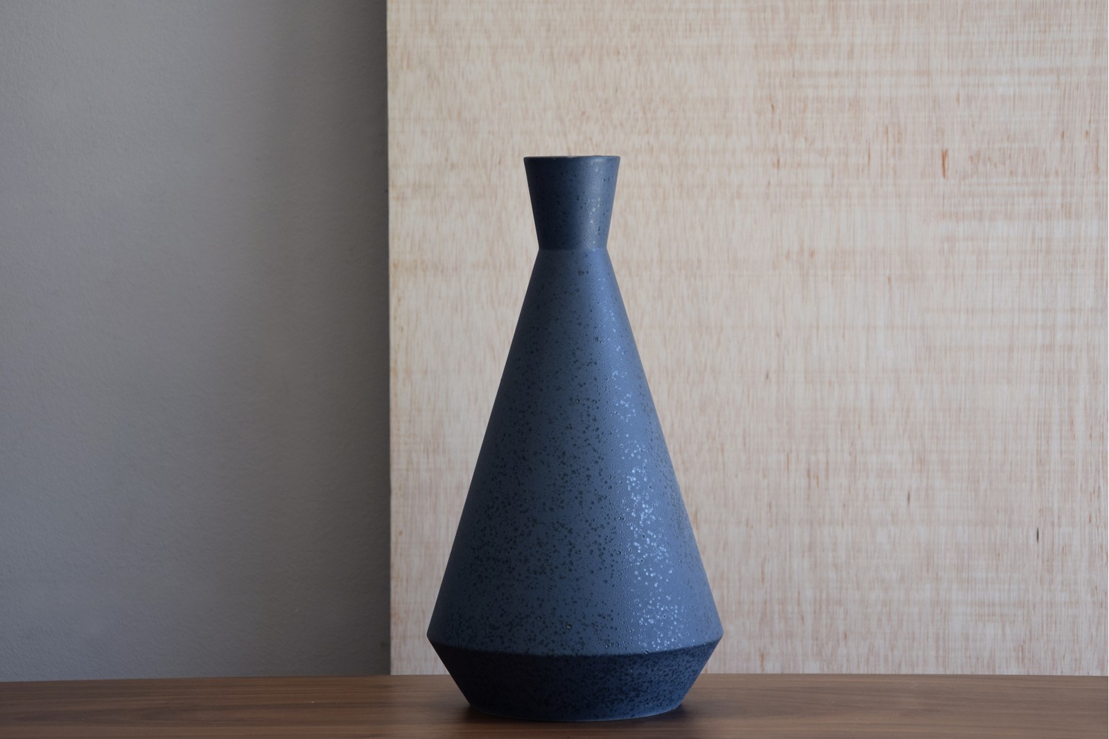 NORDIC COLLECTION: CERAMIC VASES AND CENTREPIECE