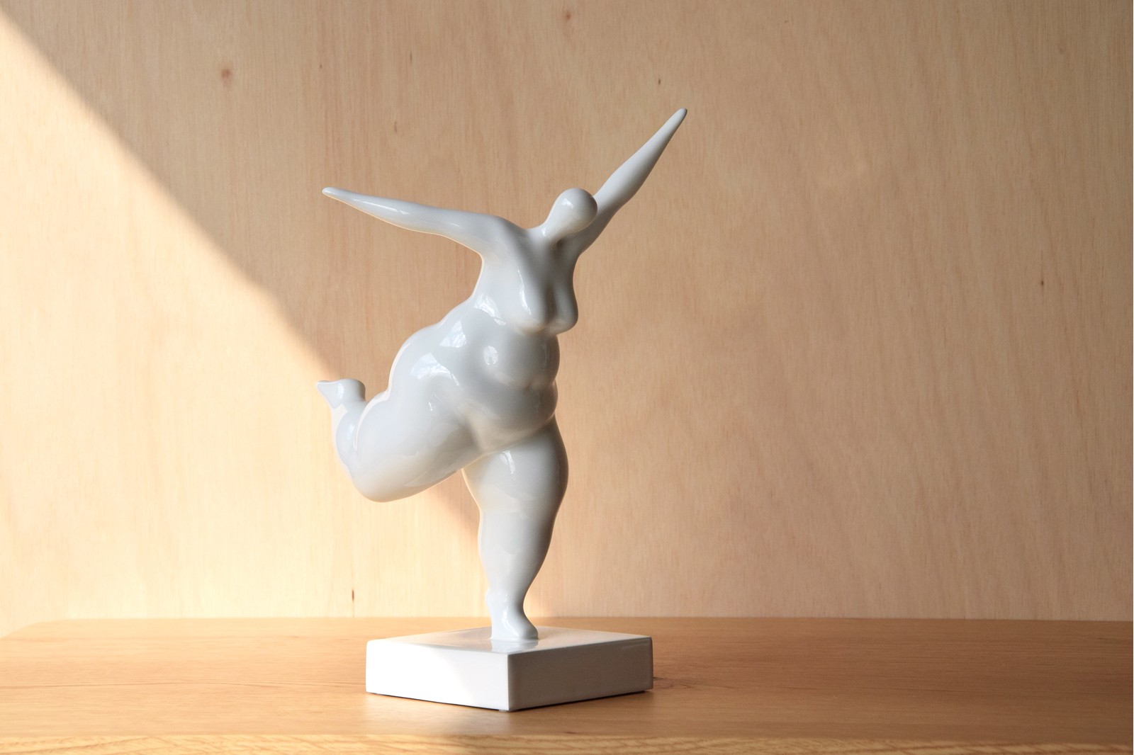 FAT COLLECTION. CERAMIC SCULPTURE WHITE GLOSSY