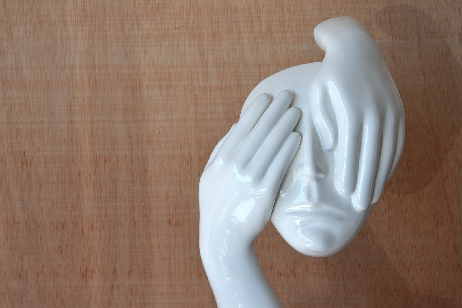 VISAGE FÉMININ.SCULPTURE EN CÉRAMIQUE 