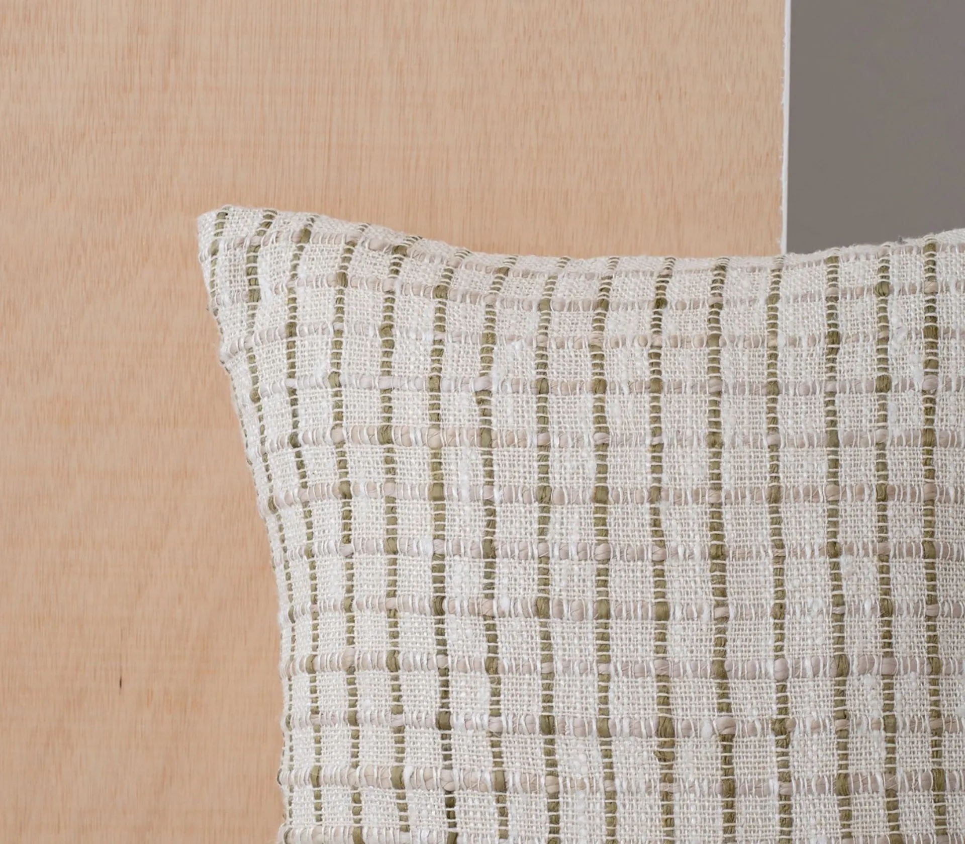 Acceso al catálogo de decoración textil, cojines de diseño y tejidos de alta calidad para espacios residenciales.
