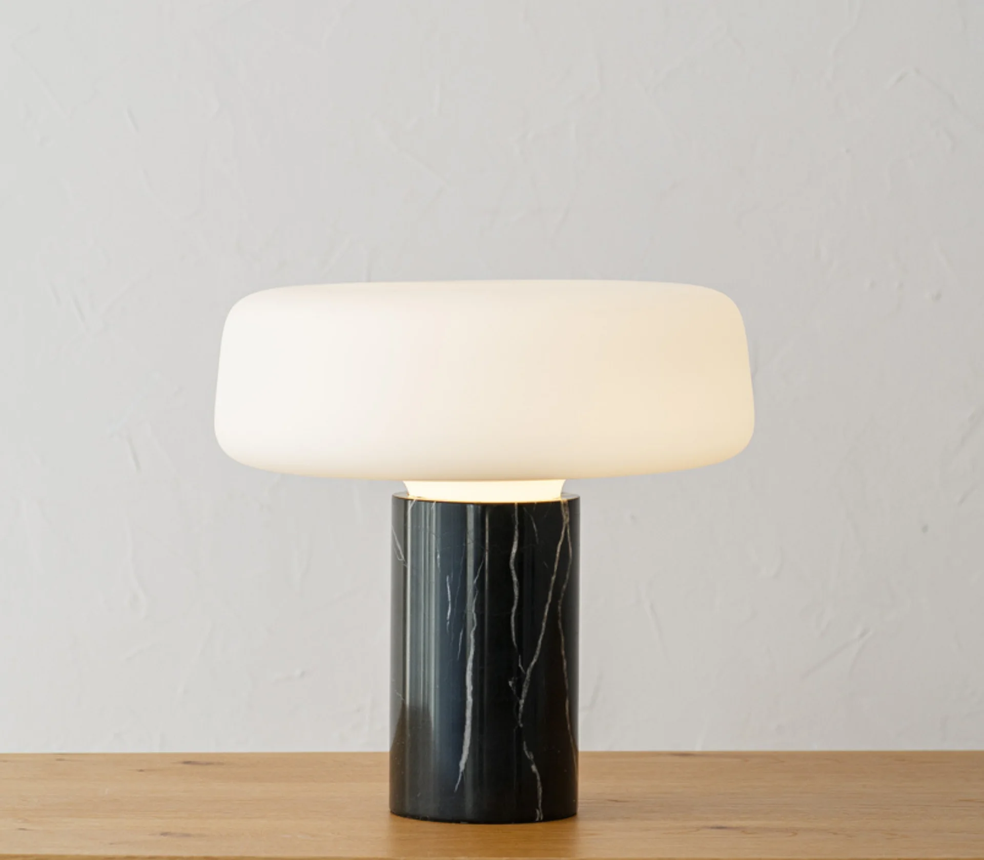 Acceso a la sección de iluminación de diseño y lámparas de mesa de alta gama